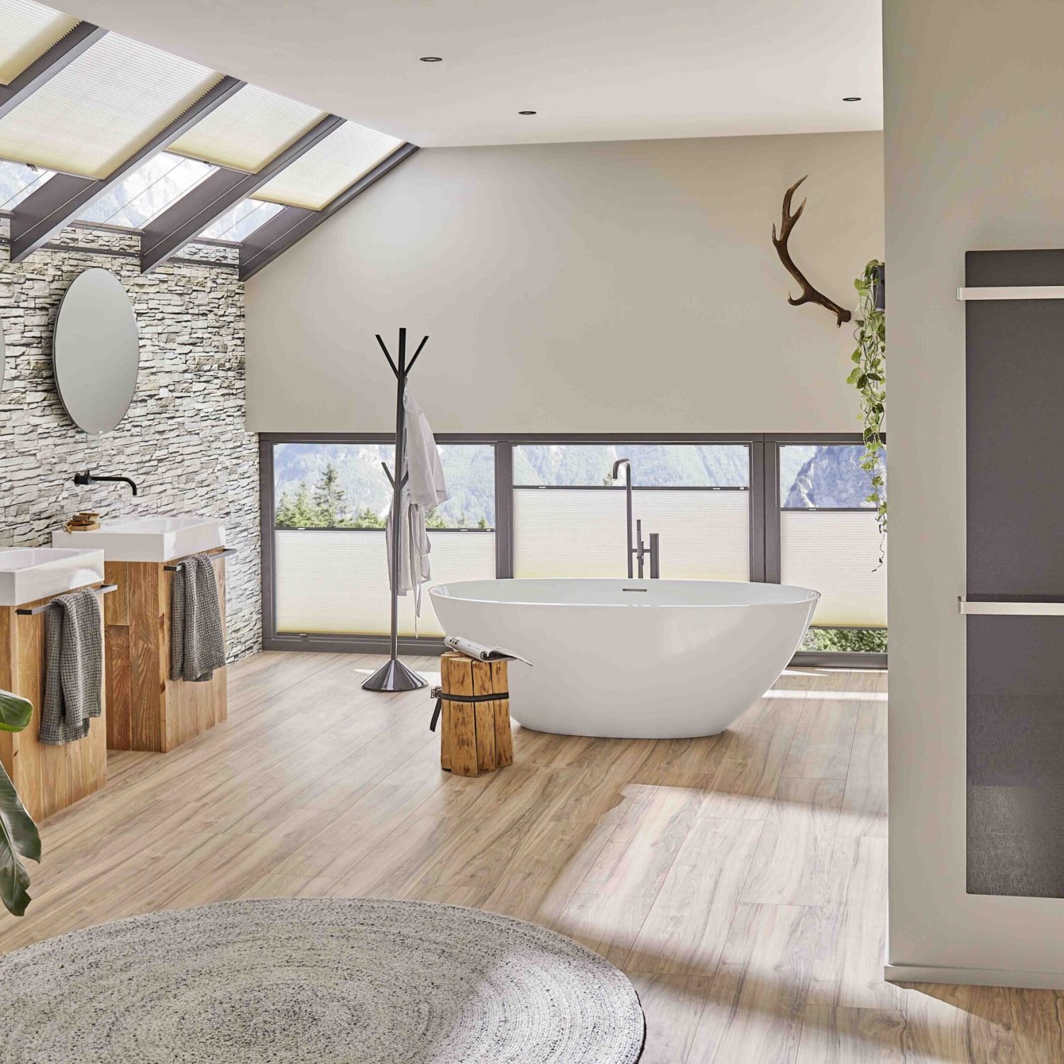 handtuchtrockner-redwell-schwarz-designglas-heizung-badezimmer-infrarotheizung-scaled