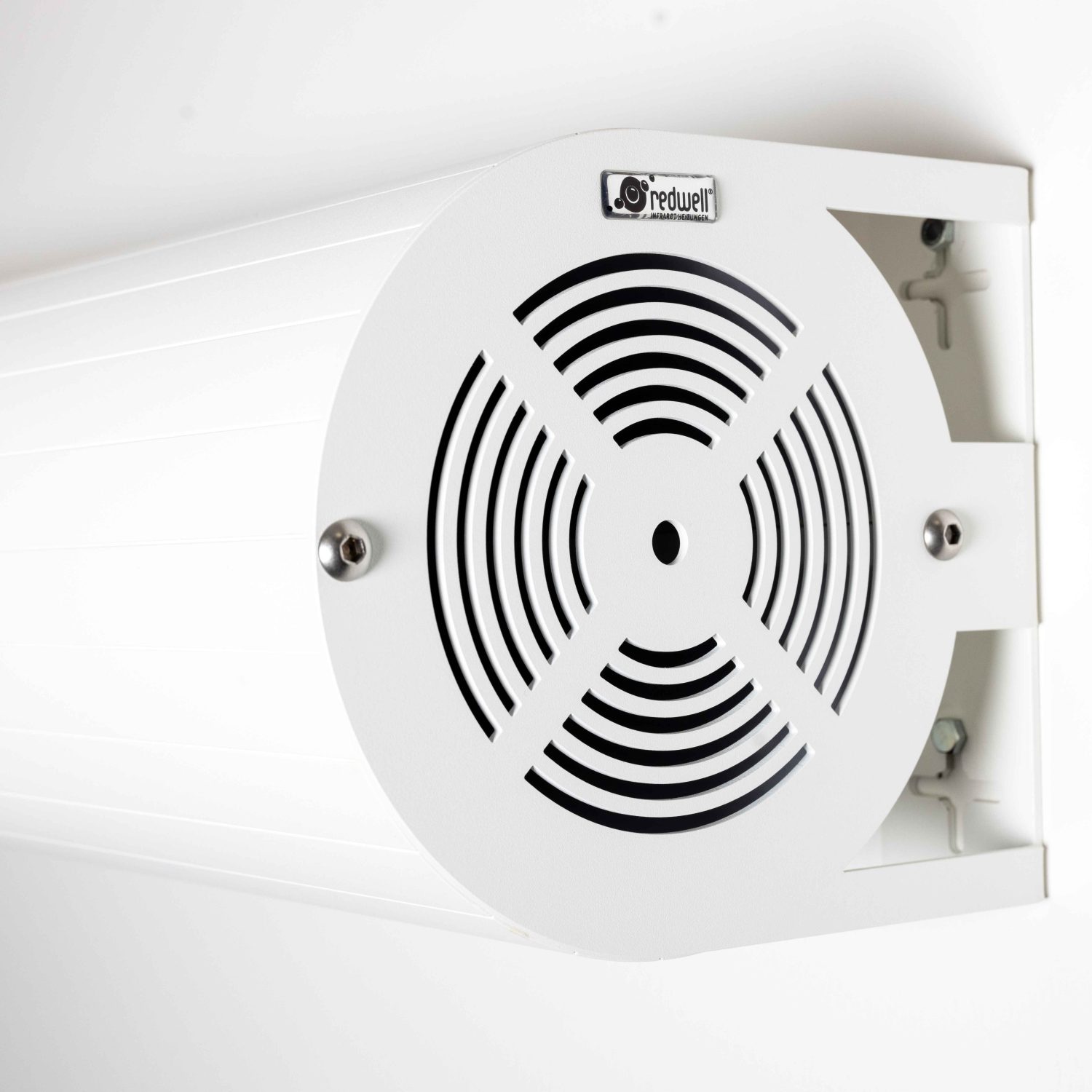 pipewave-redwell-heizung-wand-detailaufnahme