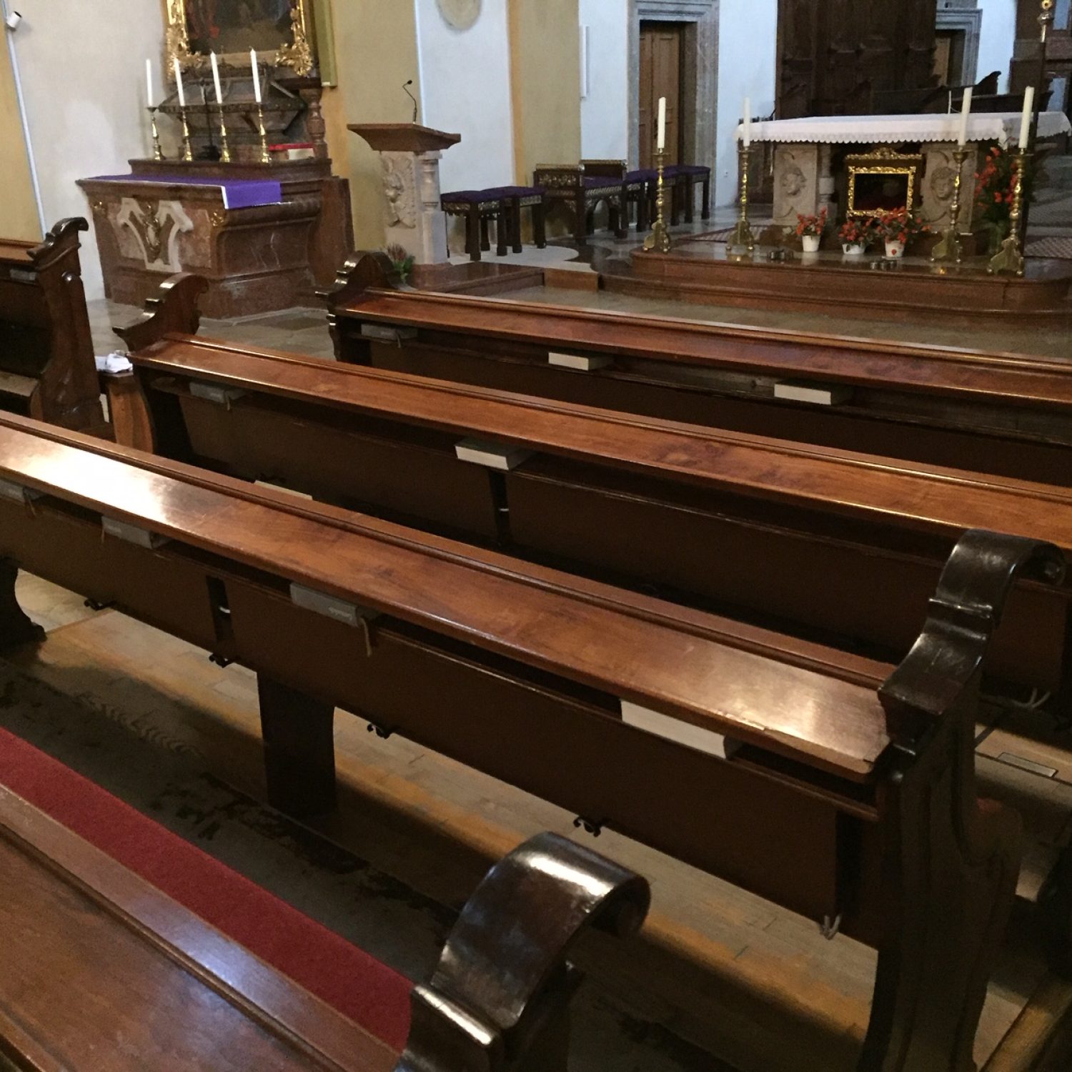 redwell-we-line-infrarotheizung-heizung-braun-kirche-kirchenbankheizung