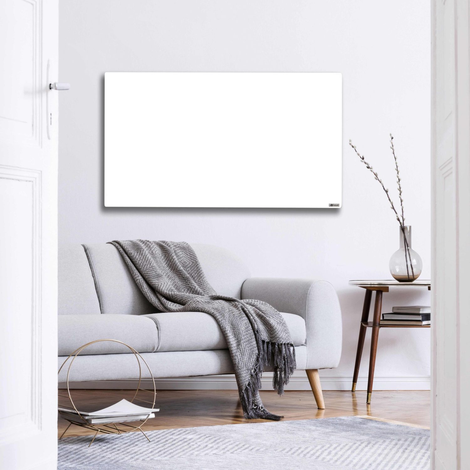 redwell-we-line-infrarotheizung-heizung-weiss-couch-grau-wohnzimmer-scaled