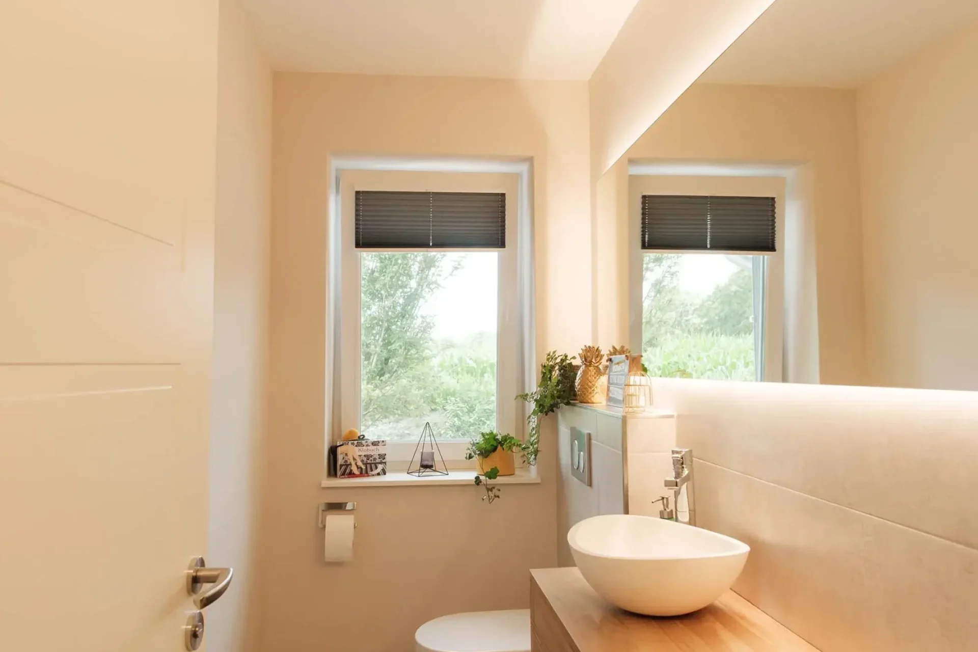 referenz-blowfill-redwell-infrarotheizung-neubau-toilette-scaled