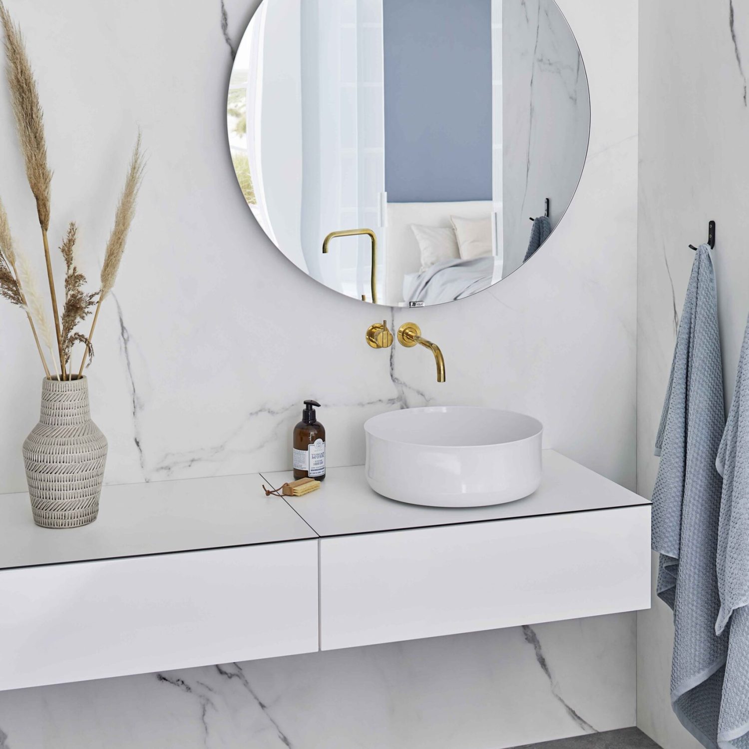 spiegelheizung-round-badezimmer-redwell-spiegel-heizung-rund-elegant-1-scaled